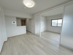 夕食の時間。家族、友人、両親、親戚との会話がより料理を美味しくしてくれる。あっという間に時間が過ぎてしまう居心地の良さは、普段はほっとする空間としてここにあります。