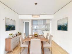 【LDK/約12.5帖】
家具の配置は自由自在!長方形のLDK。
※家具はCG合成によるものです。