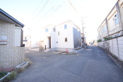 セカンドカーや来客時にも便利なカースペース2台分ございます。