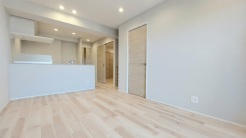 家族が一番集まる場所だから広々としつつも素敵な空間であって欲しい。皆がくつろぐリビングからキッチンまでが一つに繋がる空間。