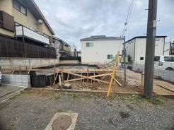 前面道路は通り抜けができないため、交通量が少なく静かな住環境です。