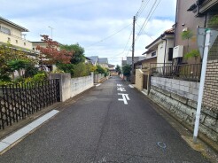 戸建てが立ち並ぶ静かな住宅街。四季折々の移り変わりを感じながら自然と楽しみ、暮らす、そんな毎日を日々の中で感じられる住環境