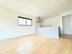 夕食の時間。家族、友人、両親、親戚との会話がより料理を美味しくしてくれる。あっという間に時間が過ぎてしまう居心地の良さは、普段はほっとする空間としてここにあります。