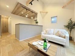 リビングは家具の配置も思いのまま。自由度が高い設計です。