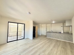 夕食の時間。家族、友人、両親、親戚との会話がより料理を美味しくしてくれる。あっという間に時間が過ぎてしまう居心地の良さは、普段はほっとする空間としてここにあります。