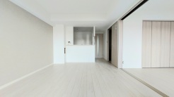 家族が一番集まる場所だから広々としつつも素敵な空間であって欲しい。皆がくつろぐリビングからキッチンまでが一つに繋がる空間。