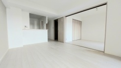 リビングは家具の配置も思いのまま。自由度が高い設計です。