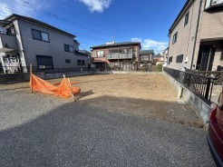 戸建てが立ち並ぶ静かな住宅街。四季折々の移り変わりを感じながら自然と楽しみ、暮らす、そんな毎日を日々の中で感じられる住環境