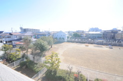 窓から眺める風景は一日の疲れを癒すヒーリングを奏でる、心地の良い時間を演出してくれます。室内も重要ですが、周りの環境もマイホーム選びの大事なポイント