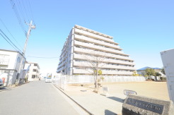 五感で感じる、現地でしかわからない事も沢山ございます。周辺環境なども一緒にご案内いたしますのでお気軽にお問合せください。