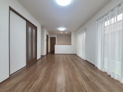 リビングは家具の配置も思いのまま。自由度が高い設計です。