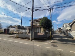 陽当たりの良い角地です。
五感で感じる、現地でしかわからない事も沢山ございます。周辺環境なども一緒にご案内いたしますのでお気軽にお問合せください。