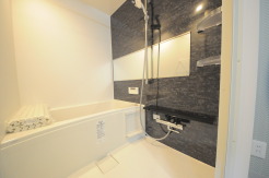 花粉や雨の日、寒い冬の時期に嬉しい浴室乾燥機。換気機能で入浴時に湿気を換気しカビの防止にもなります。