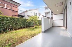 お庭スペース付きのマンション、様々な楽しみ方ができるプライベート空間。ご家族皆さままで思いっきりお楽しみください。