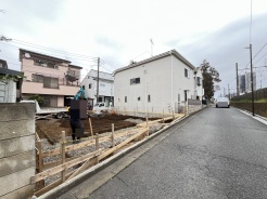 カースペースは1台駐車できます。車庫の出し入れのしやすさなど、実際に現地にてご確認ください。