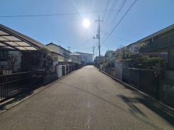 6m幅員の道路に面しておりお車の運転が苦手な方でも安心して出入りいただけます。