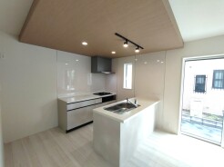 キッチンはオープンカフェスタイルだからリビングとの一体感はバッチリ。毎日のお料理時間も楽しくなりそうです。