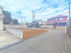 周辺住民以外の交通はほとんど無く、安全で静かな立地です。