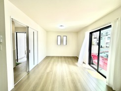 夕食の時間。家族、友人、両親、親戚との会話がより料理を美味しくしてくれる。あっという間に時間が過ぎてしまう居心地の良さは、普段はほっとする空間としてここにあります。