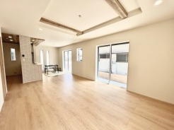 夕食の時間。家族、友人、両親、親戚との会話がより料理を美味しくしてくれる。あっという間に時間が過ぎてしまう居心地の良さは、普段はほっとする空間としてここにあります。