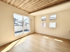 2面採光を確保した明るい室内は、爽やかな風を感じる居心地の良い空間です。