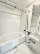 一緒にお風呂に入っている子供達の声がリビングまで聞こえてきそうな広々とした1坪バス