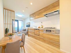 キッチンに隣接しているダイニングルーム