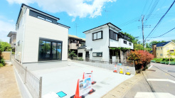 南道路に面しており日中もたくさんの陽が入ります。風通りや周辺環境など実際に現地にてご確認ください。