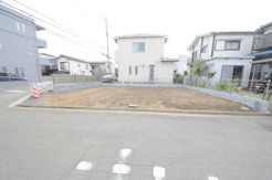 戸建てが立ち並ぶ静かな住宅街。四季折々の移り変わりを感じながら自然と楽しみ、暮らす、そんな毎日を日々の中で感じられる住環境