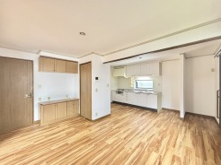 夕食の時間。家族、友人、両親、親戚との会話がより料理を美味しくしてくれる。あっという間に時間が過ぎてしまう居心地の良さは、普段はほっとする空間としてここにあります。