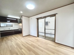 夕食の時間。家族、友人、両親、親戚との会話がより料理を美味しくしてくれる。あっという間に時間が過ぎてしまう居心地の良さは、普段はほっとする空間としてここにあります。