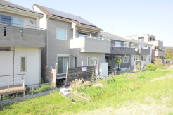 窓から眺める風景は一日の疲れを癒すヒーリングを奏でる、心地の良い時間を演出してくれます。室内も重要ですが、周りの環境もマイホーム選びの大事なポイント