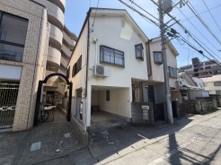 戸建てが立ち並ぶ静かな住宅街。四季折々の移り変わりを感じながら自然と楽しみ、暮らす、そんな毎日を日々の中で感じられる住環境