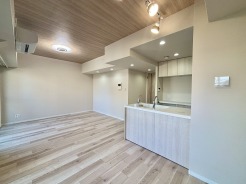 家族が一番集まる場所だから広々としつつも素敵な空間であって欲しい。皆がくつろぐリビングからキッチンまでが一つに繋がる空間。