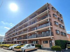 西武拝島線「東大和市」駅から徒歩4分!
管理体制良好な低層マンション。