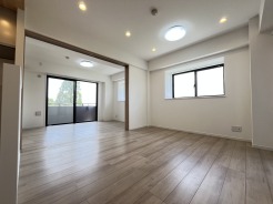 扉を開放するとLDKと洋室を一体利用できる空間!扉を閉めると独立した空間としても活用できます。