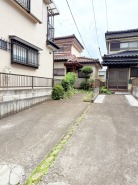 セカンドカーや来客時にも便利なカースペース2台分ございます。