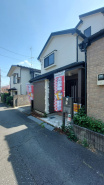 戸建てが立ち並ぶ静かな住宅街。四季折々の移り変わりを感じながら自然と楽しみ、暮らす、そんな毎日を日々の中で感じられる住環境