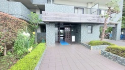 お客様をお迎えする玄関、お家の出入りもスムーズに行えます。