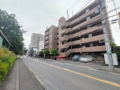 商業施設が徒歩圏内に充実、日々のお買い物も安心な環境です。