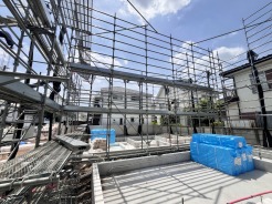 建物完成は2026年7月予定です。