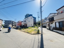 セカンドカーや来客時にも便利なカースペース2台分ございます。