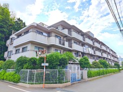 西武新宿線「航空公園」駅から徒歩20分。バスで「所沢」駅にもアクセス可能!
しっかりとした管理体制の新耐震基準適合マンションです。