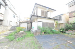 戸建てが立ち並ぶ静かな住宅街。四季折々の移り変わりを感じながら自然と楽しみ、暮らす、そんな毎日を日々の中で感じられる住環境