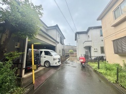 セカンドカーや来客時にも便利なカースペース2台分ございます。