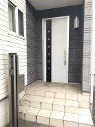 お客様をお迎えする玄関、お家の出入りもスムーズに行えます。