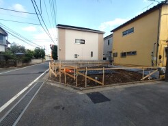 6m幅員の道路に面しておりお車の運転が苦手な方でも安心して出入りいただけます。
