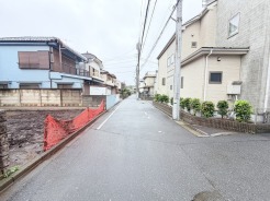 戸建てが立ち並ぶ静かな住宅街。四季折々の移り変わりを感じながら自然と楽しみ、暮らす、そんな毎日を日々の中で感じられる住環境