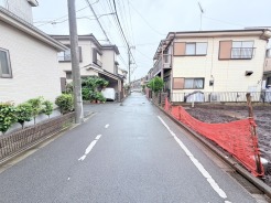 戸建てが立ち並ぶ静かな住宅街。四季折々の移り変わりを感じながら自然と楽しみ、暮らす、そんな毎日を日々の中で感じられる住環境