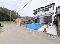 4.5m幅員の道路に面しておりお車の運転が苦手な方でも安心して出入りいただけます。